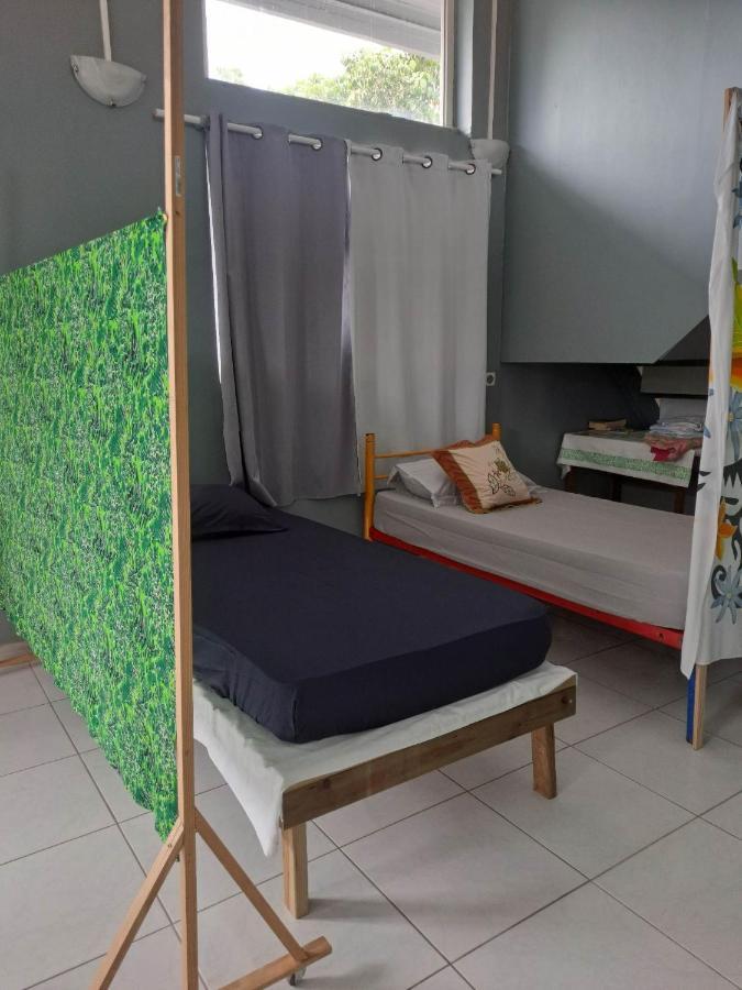 Laure Hebergement Loue Lits En Dortoir Ostello Faaa Esterno foto